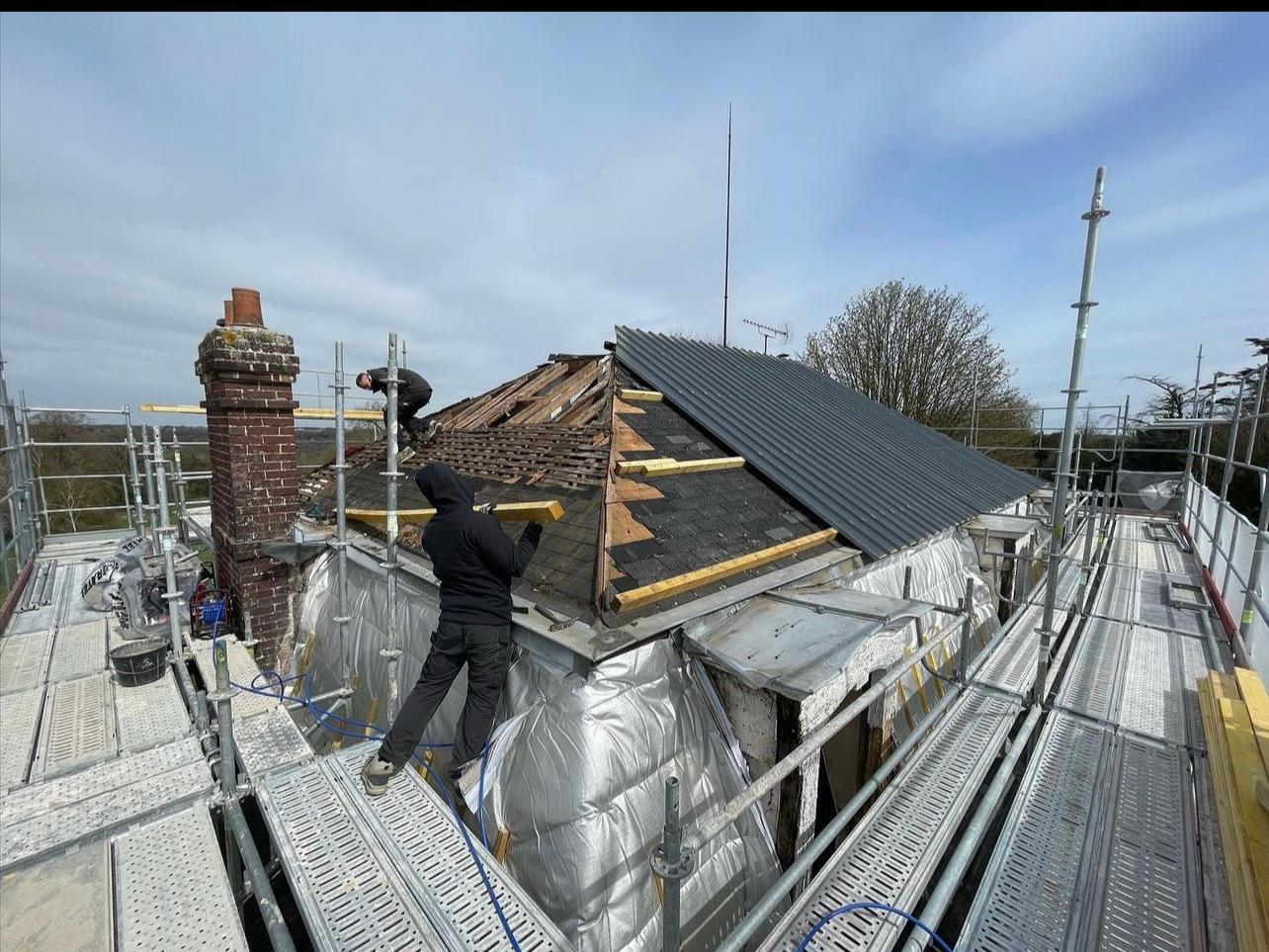 Première étape photographiée d’un chantier Axelle Couverture à Versailles